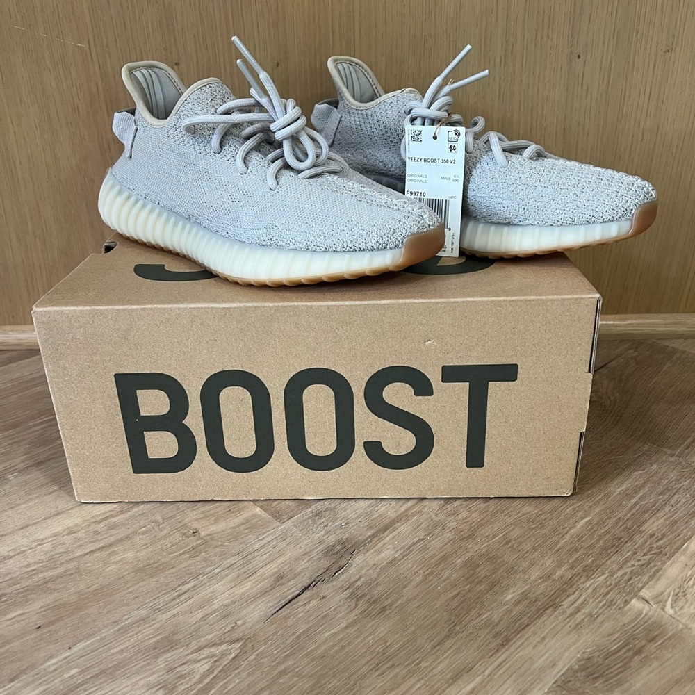 NWT Adidas Yeezy Boost 350 V2